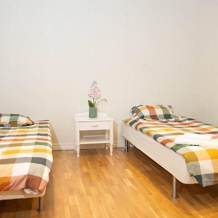 Historical Malt Factory Apartment, 6 Bedrooms, Sleeps 12 , Hot Tub Helsingborg Dış mekan fotoğraf