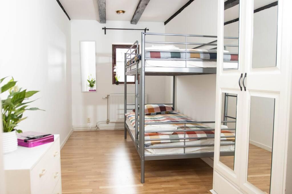 Historical Malt Factory Apartment, 6 Bedrooms, Sleeps 12 , Hot Tub Helsingborg Dış mekan fotoğraf