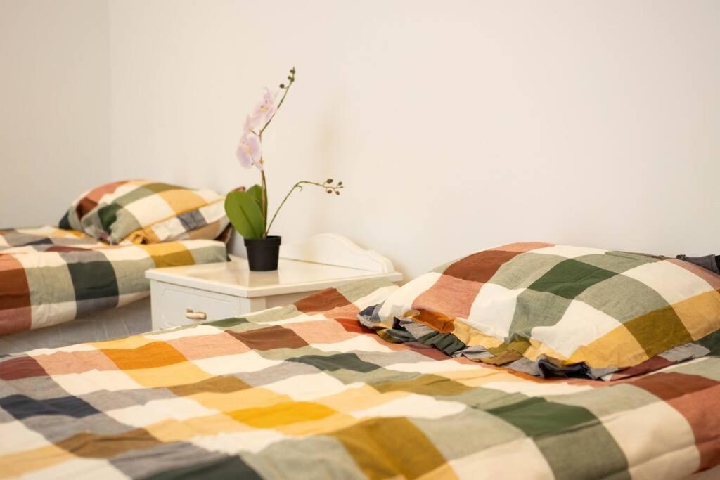 Historical Malt Factory Apartment, 6 Bedrooms, Sleeps 12 , Hot Tub Helsingborg Dış mekan fotoğraf