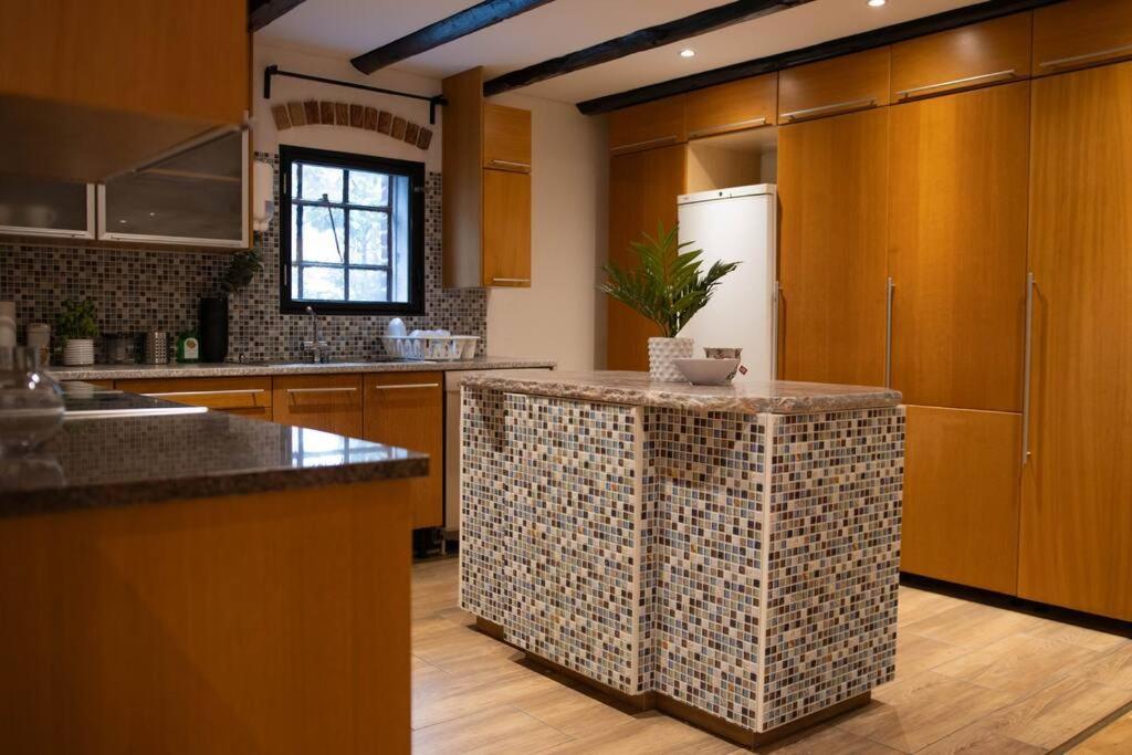 Historical Malt Factory Apartment, 6 Bedrooms, Sleeps 12 , Hot Tub Helsingborg Dış mekan fotoğraf